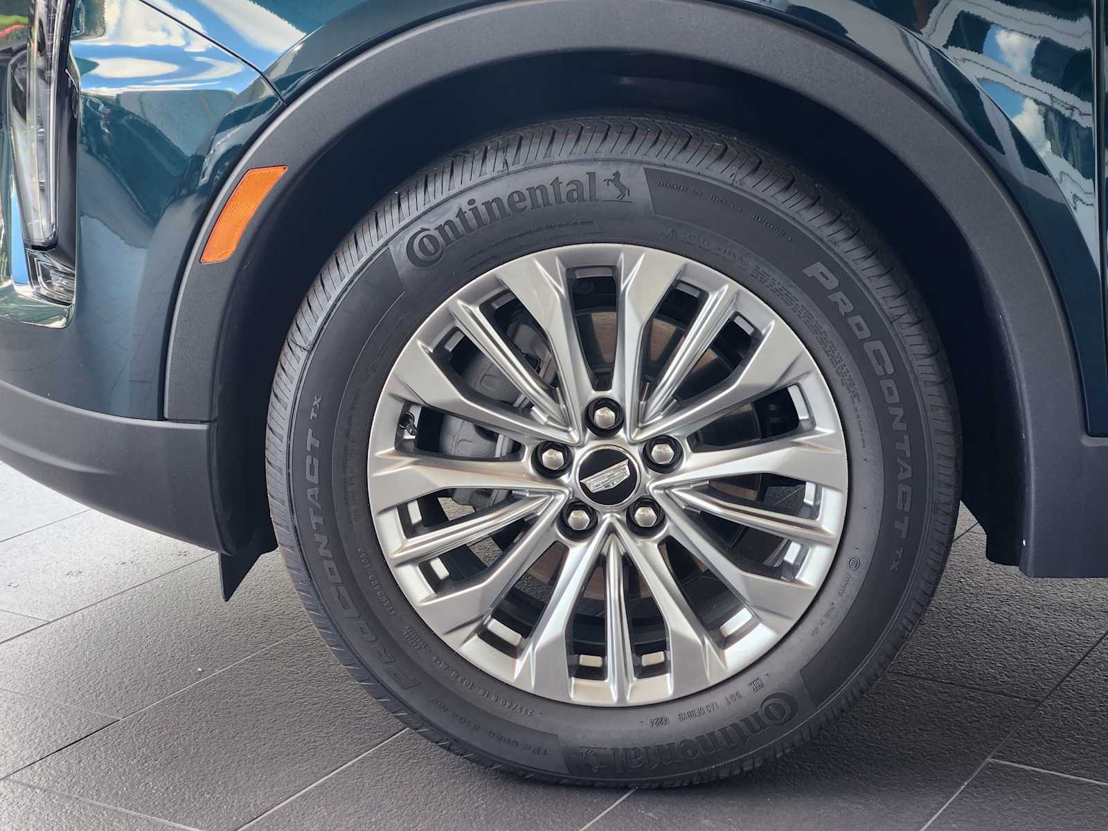 2025 Cadillac XT4 Premium Luxury photo 5