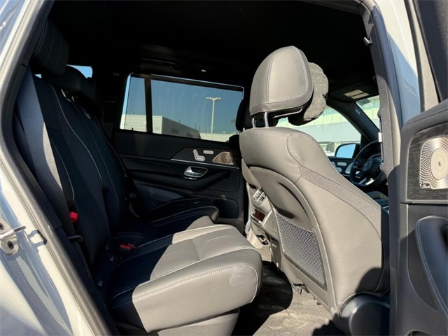 2026 Mercedes Benz GLS 450 4MATIC photo 5