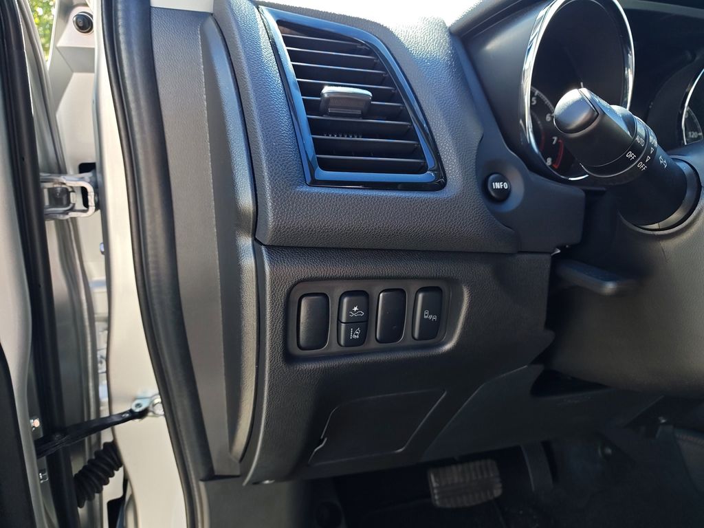 2024 Mitsubishi Outlander Sport ES photo 13