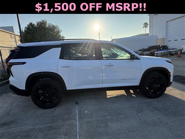 2026 Chevrolet Traverse photo 2