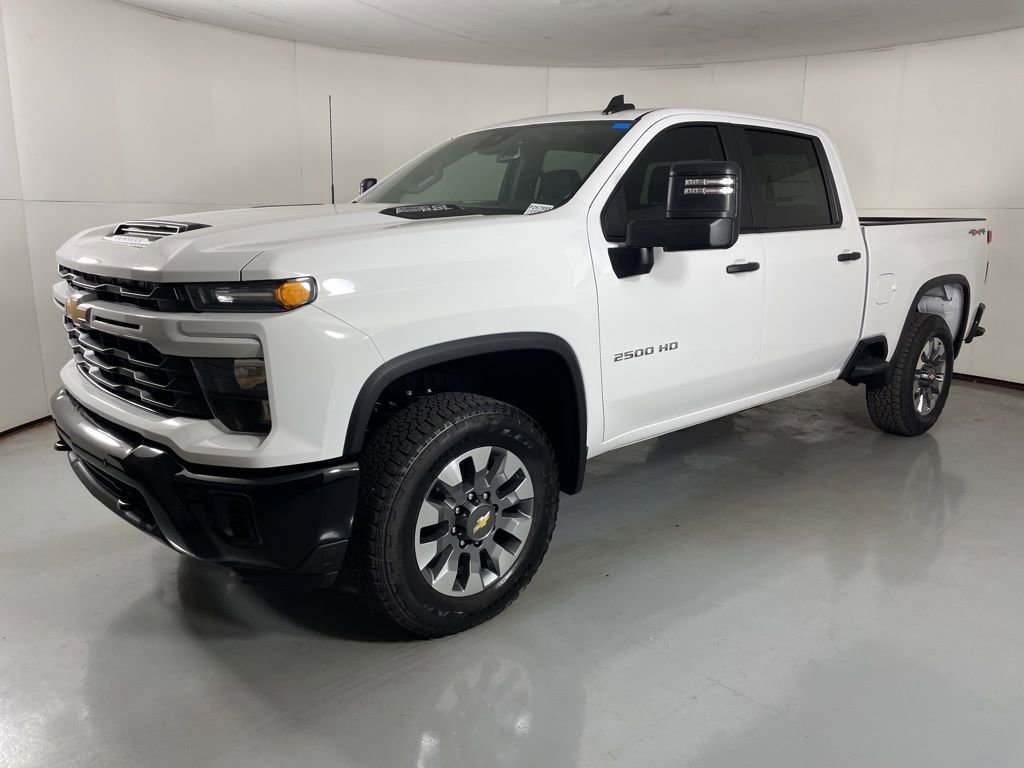 2025 Chevrolet Silverado 2500HD Custom photo 4