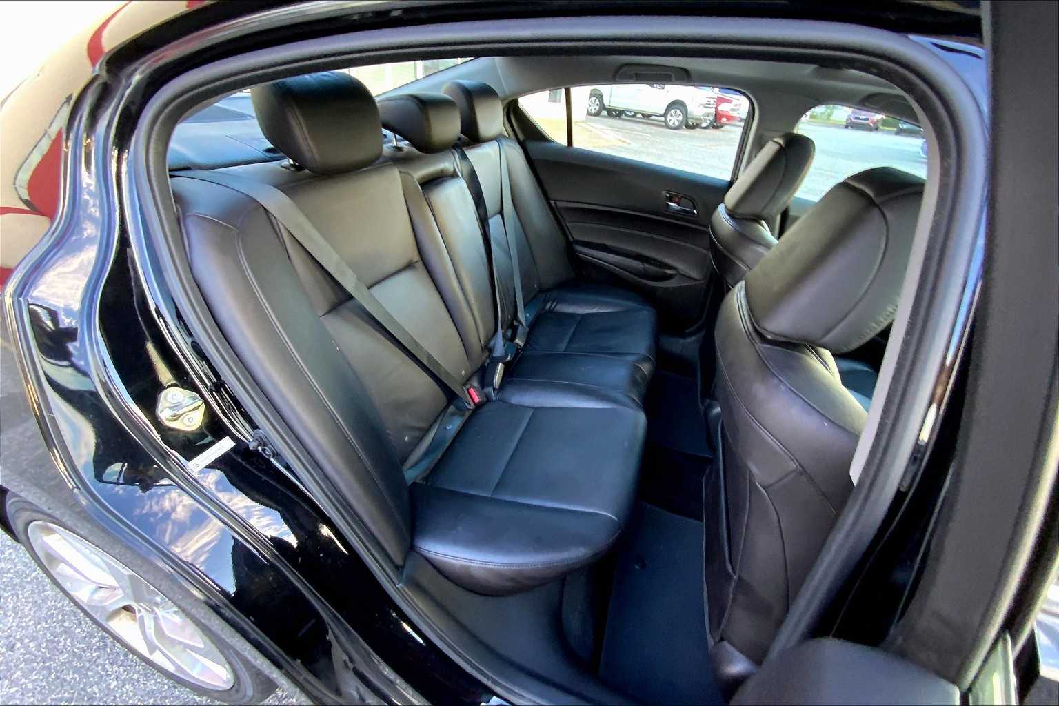 2017 Acura ILX Base photo 19