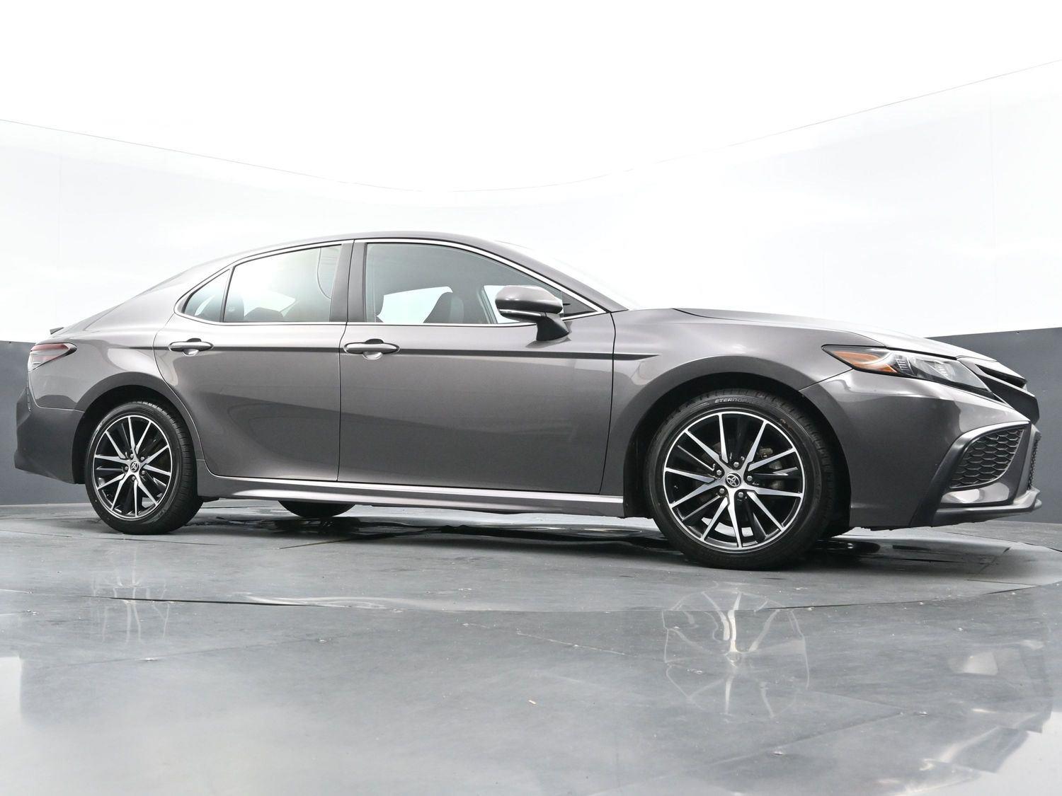 2022 Toyota Camry SE photo 40