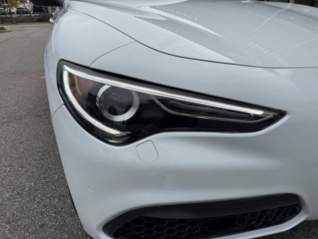 2022 Alfa Romeo Stelvio Ti photo 5