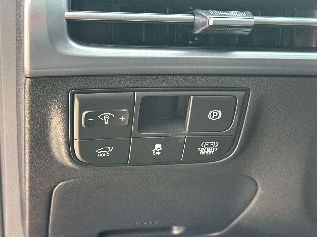 2025 Hyundai Tucson Hybrid SEL Convenience photo 13