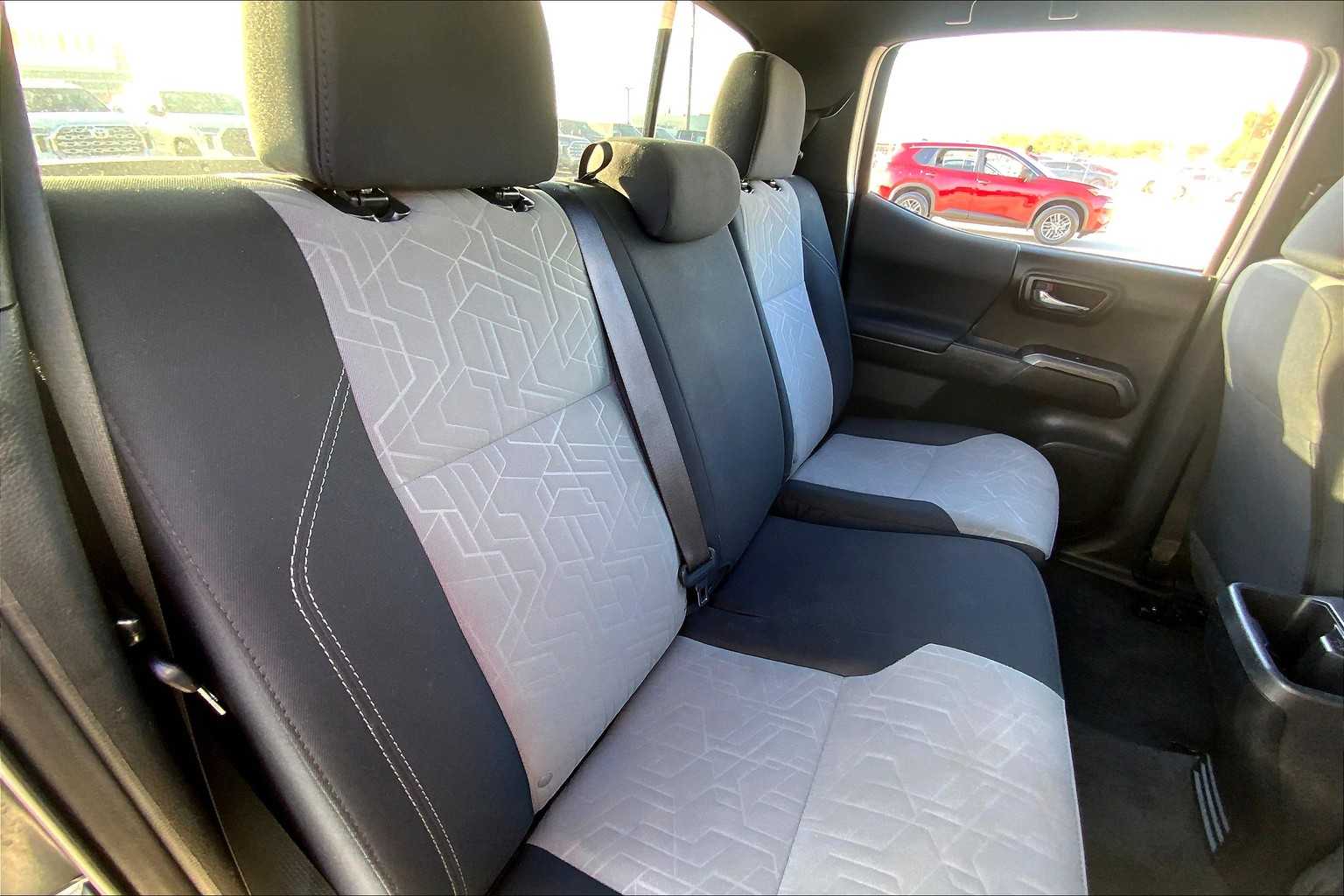 2023 Toyota Tacoma TRD photo 18