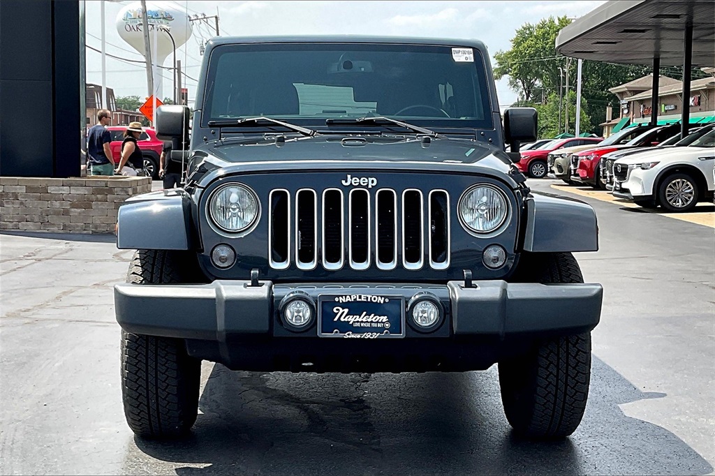 2016 Jeep Wrangler Unlimited Sahara photo 2