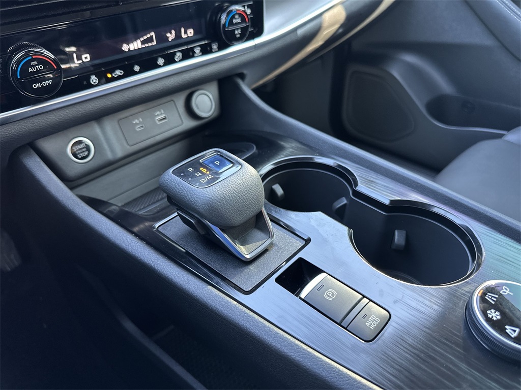 2021 Nissan Rogue SV photo 19