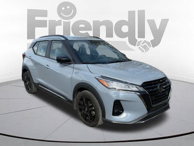 2021 Nissan Kicks SR's photo