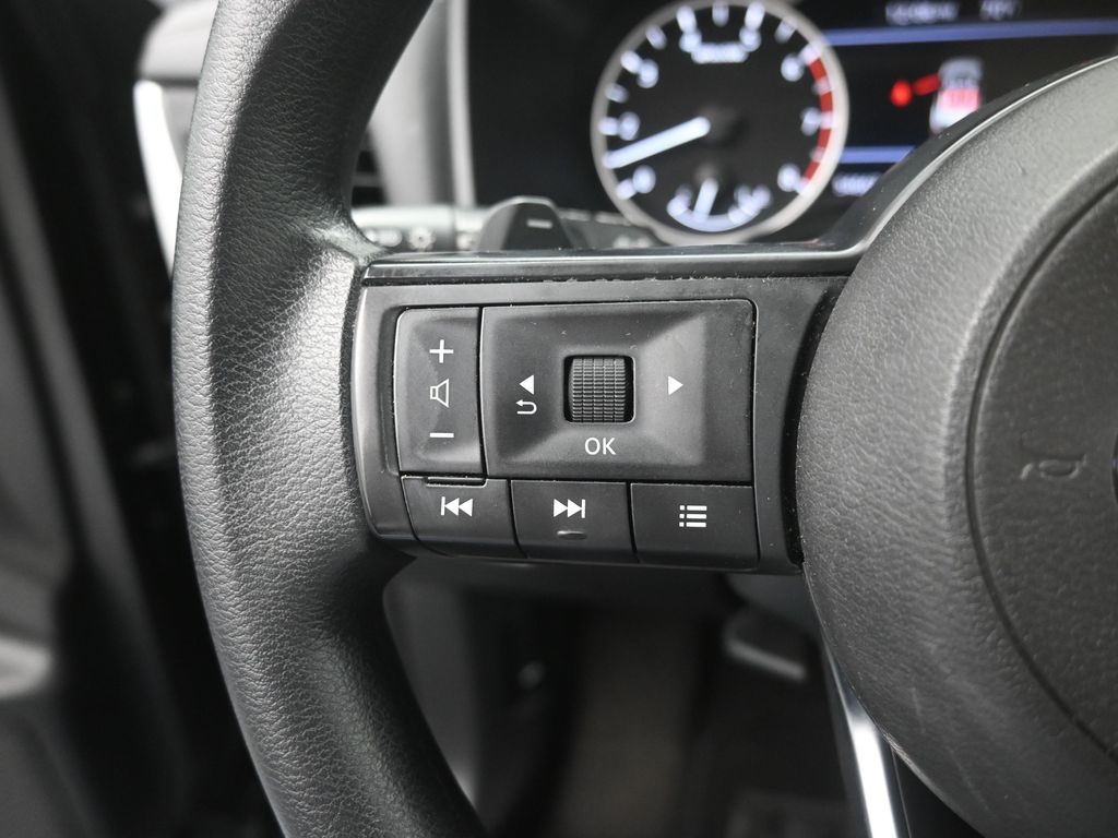 2024 Nissan Rogue SV photo 7