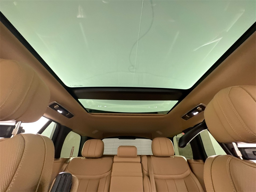 2025 Land Rover Range Rover SE photo 18