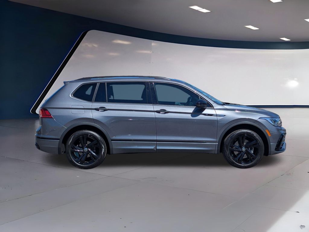 2024 Volkswagen Tiguan SE R-Line Black photo 2