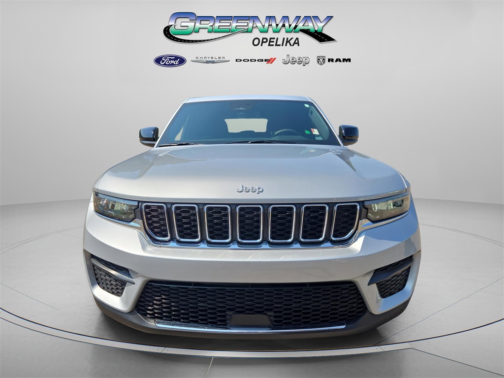 2025 Jeep Grand Cherokee Laredo X photo 2