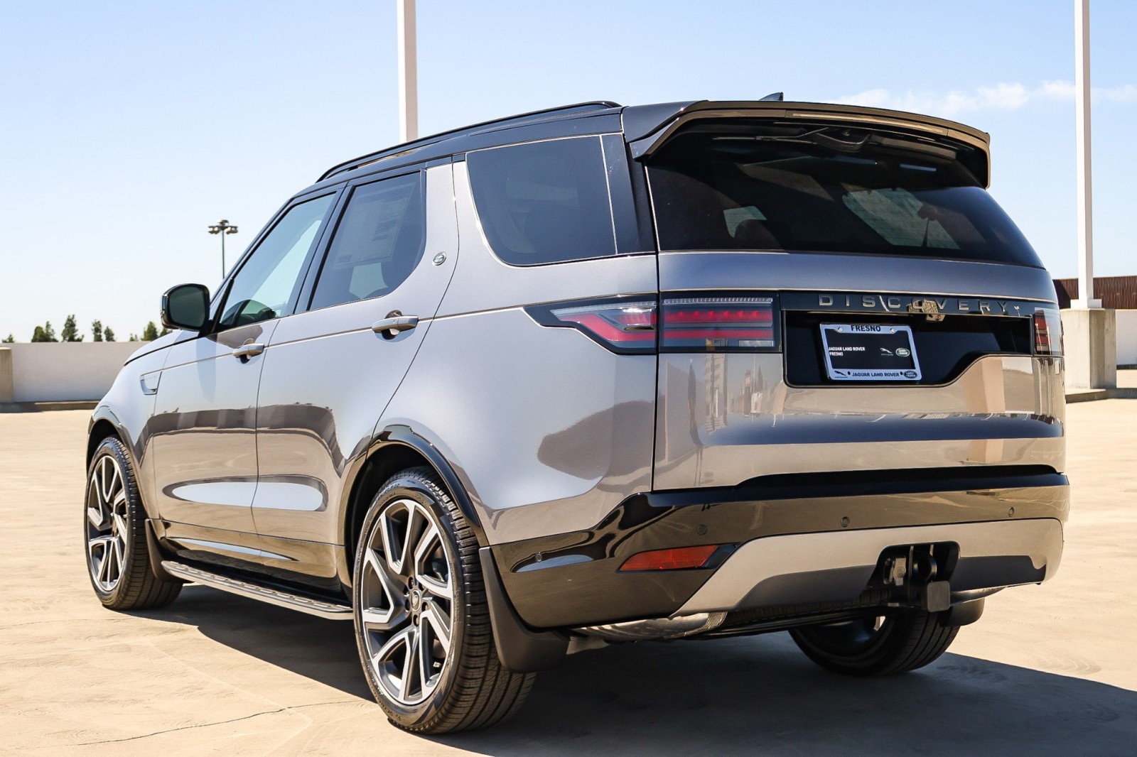 2025 Land Rover Discovery SE photo 2