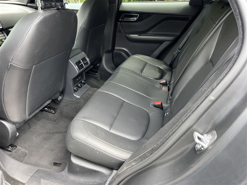 2020 Jaguar F-PACE Premium photo 16