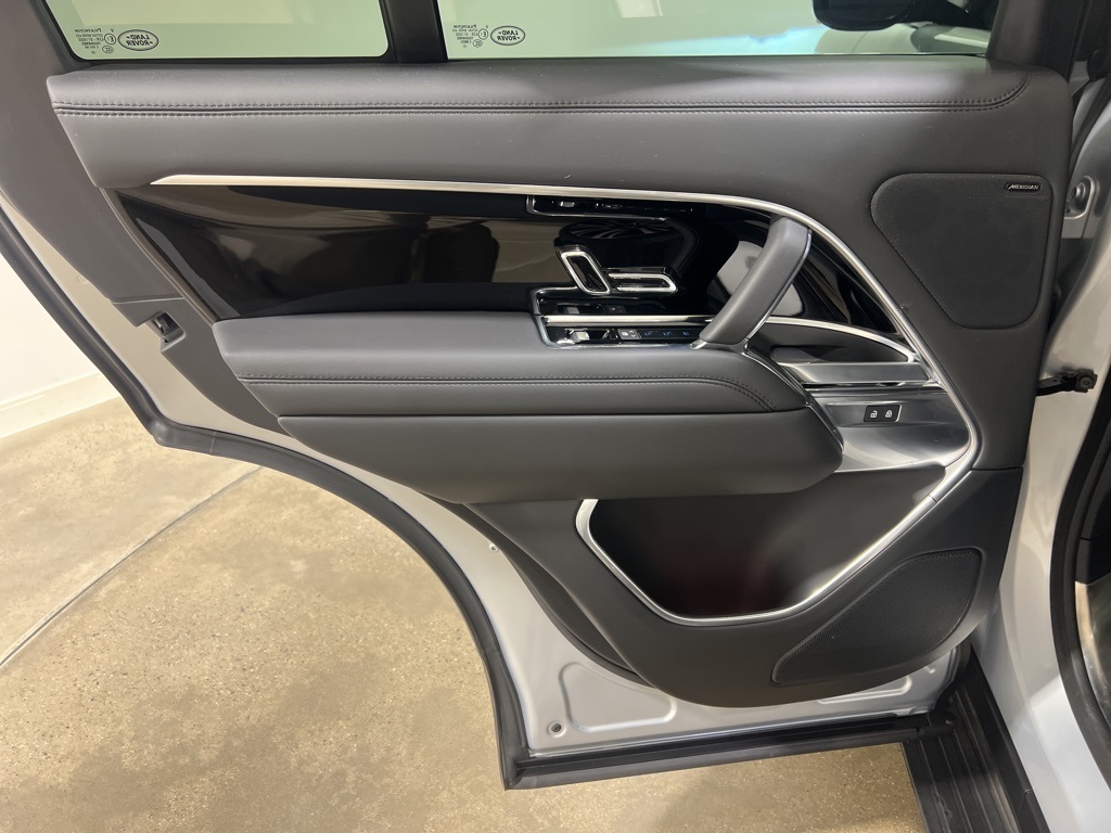 2023 Land Rover Range Rover SE photo 18