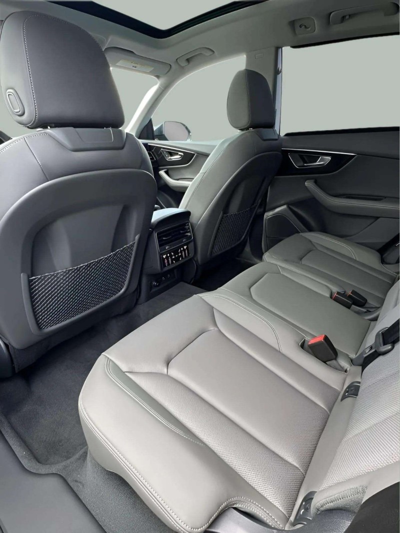 2025 Audi Q8 55 Premium Plus photo 15