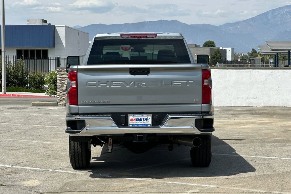 2025 Chevrolet Silverado 2500HD LT photo 4