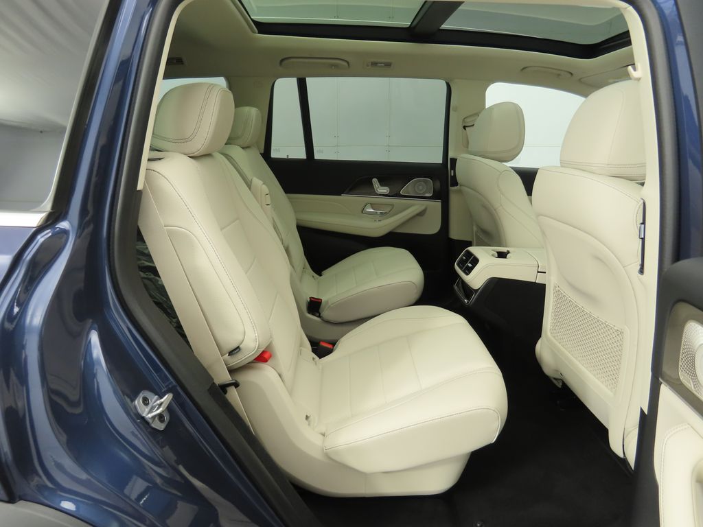 2026 Mercedes Benz GLS 450 4MATIC photo 23