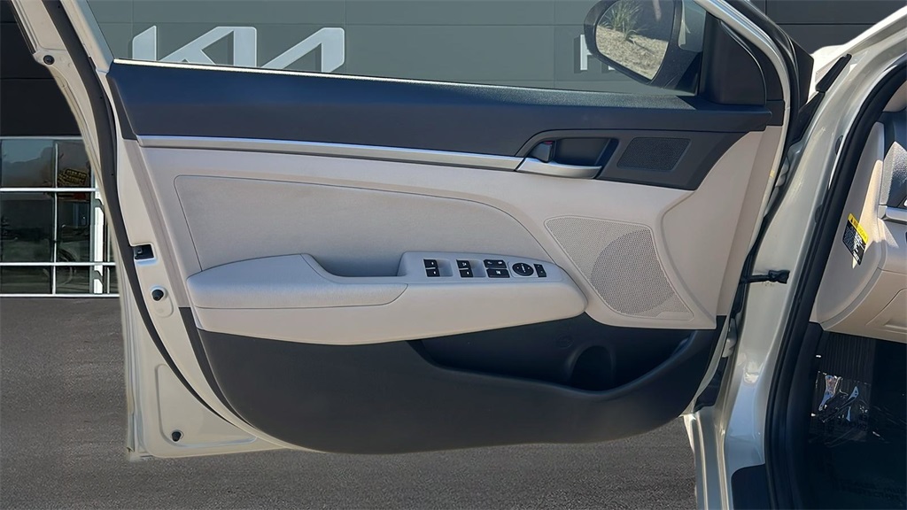2017 Hyundai Elantra Value Edition photo 9