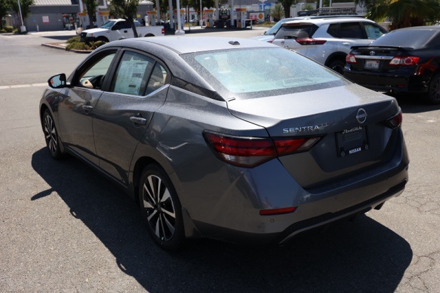 2025 Nissan Sentra SV photo 4
