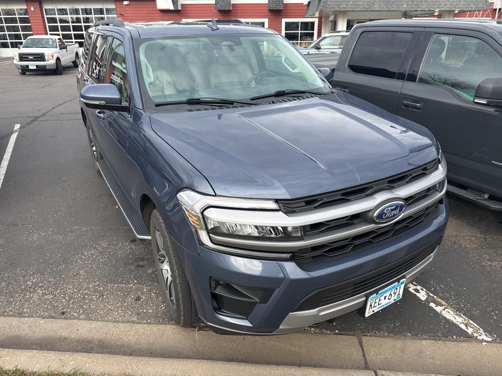 2022 Ford Expedition XLT's photo