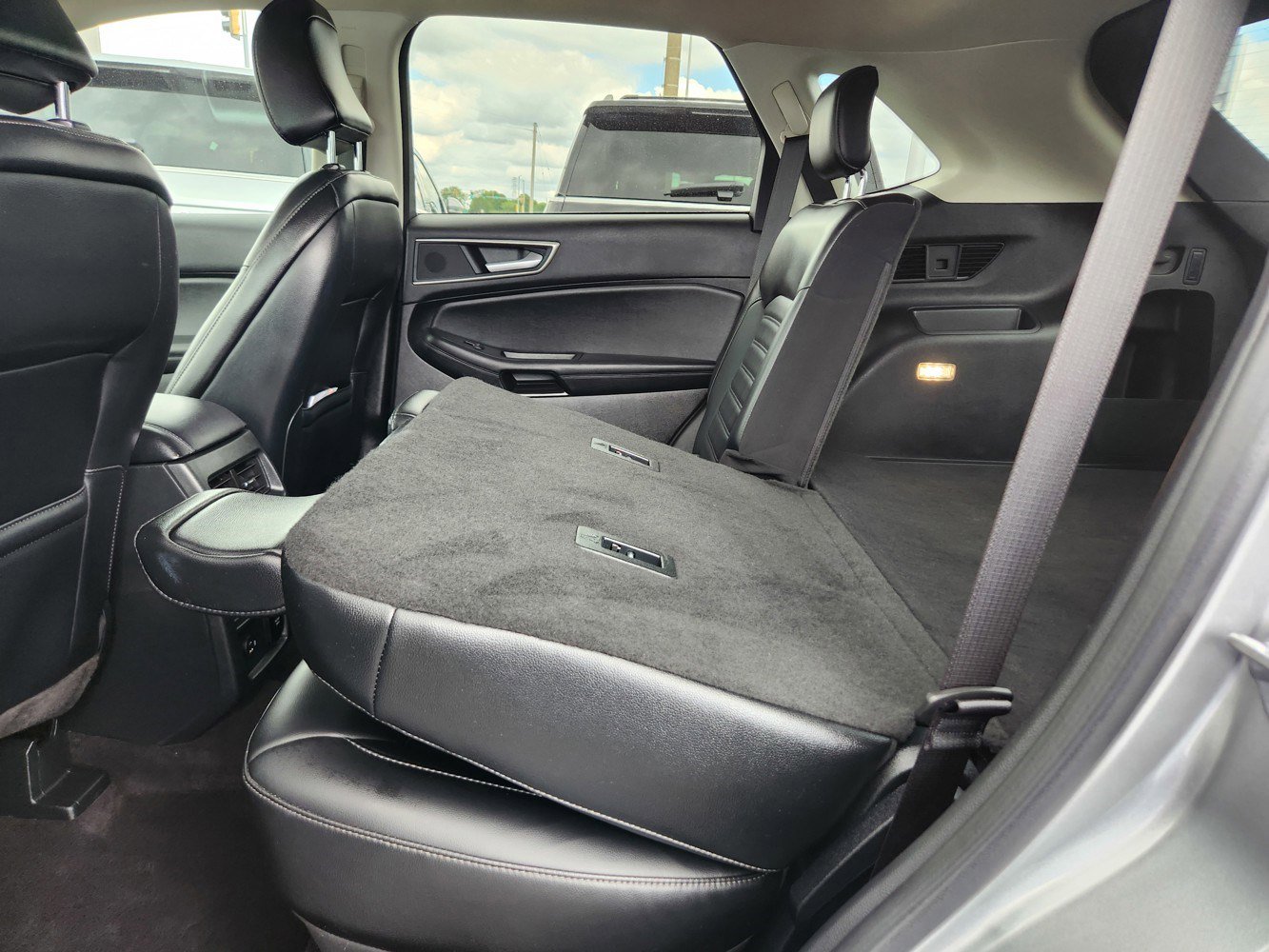 2022 Ford Edge SEL photo 33