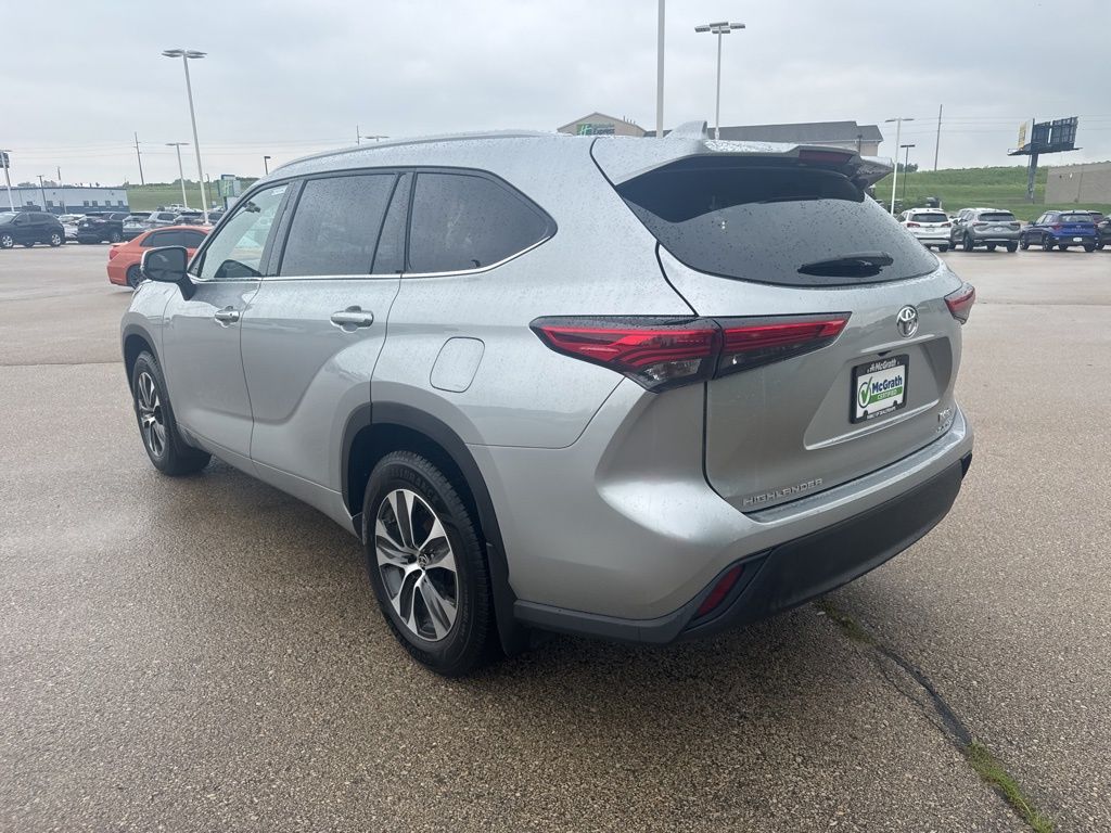 2022 Toyota Highlander XLE photo 3