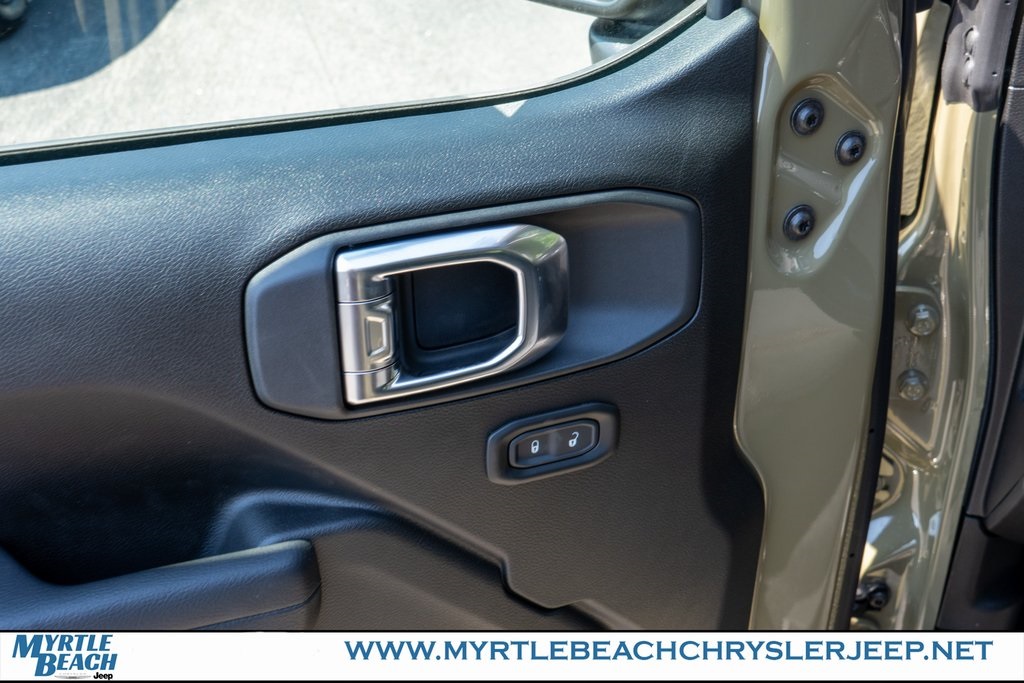 2025 Jeep Gladiator Sport photo 16
