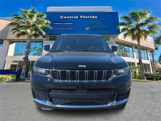2025 Jeep Grand Cherokee Laredo Altitude photo 2