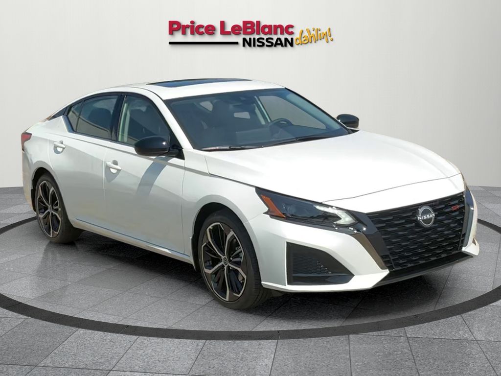 2025 Nissan Altima SR's photo