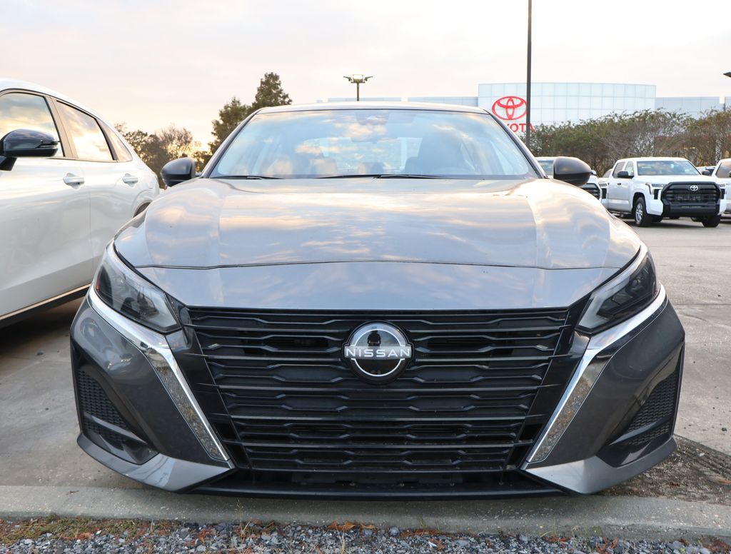 2024 Nissan Altima 2.5 SV photo 2