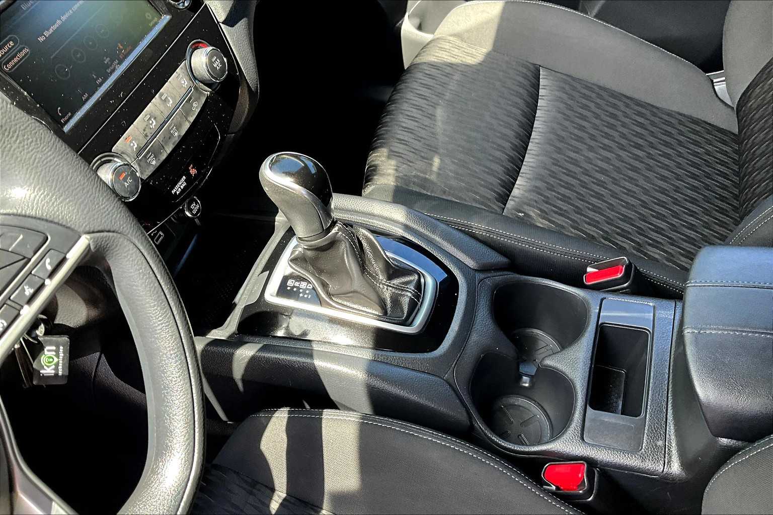 2020 Nissan Rogue S photo 13