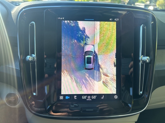 2025 Volvo XC40 Plus photo 2