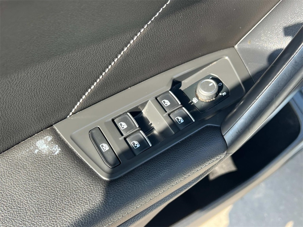 2022 Volkswagen Tiguan SE R-Line Black photo 13