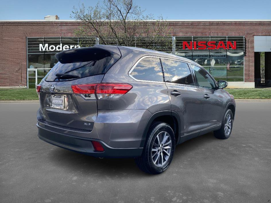 2019 Toyota Highlander XLE photo 2