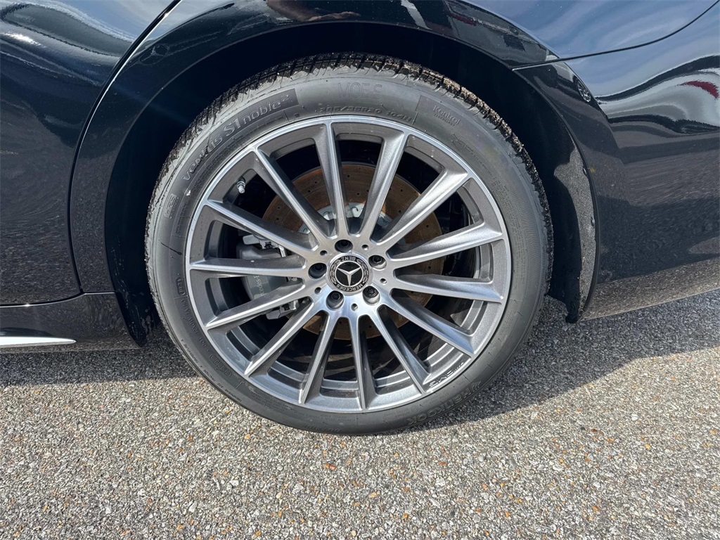 2025 Mercedes Benz S 580 4MATIC photo 3