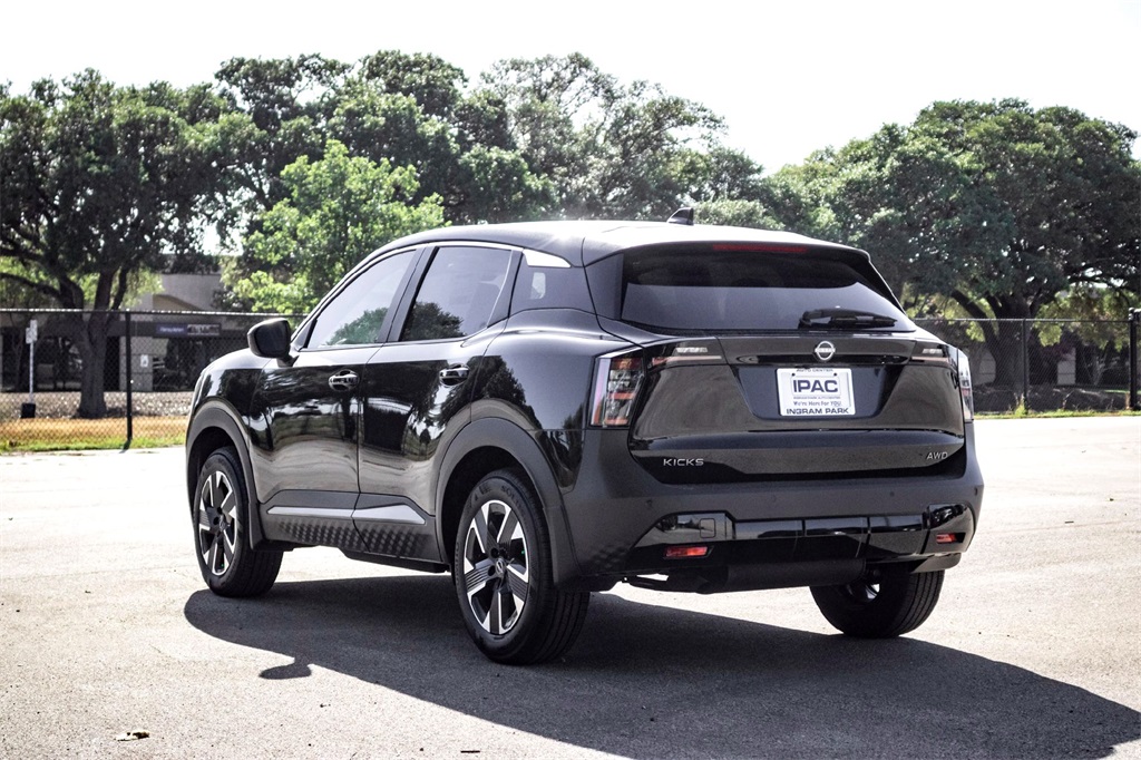 2025 Nissan Kicks SV photo 4