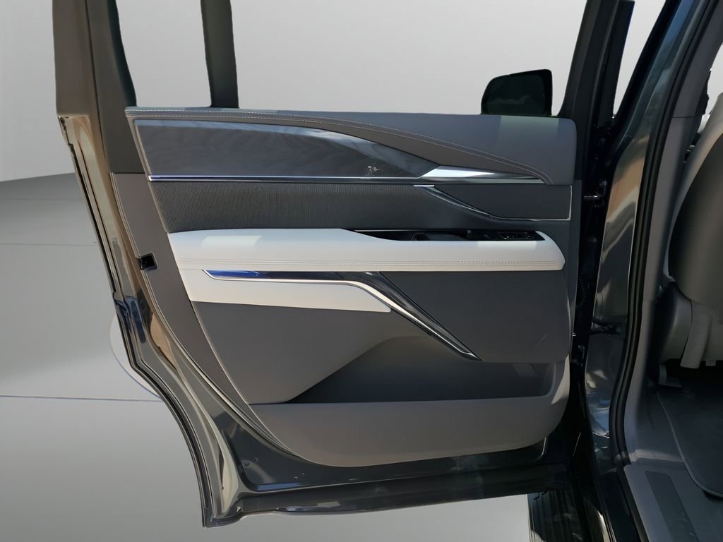 2026 Cadillac Escalade IQ Luxury photo 16
