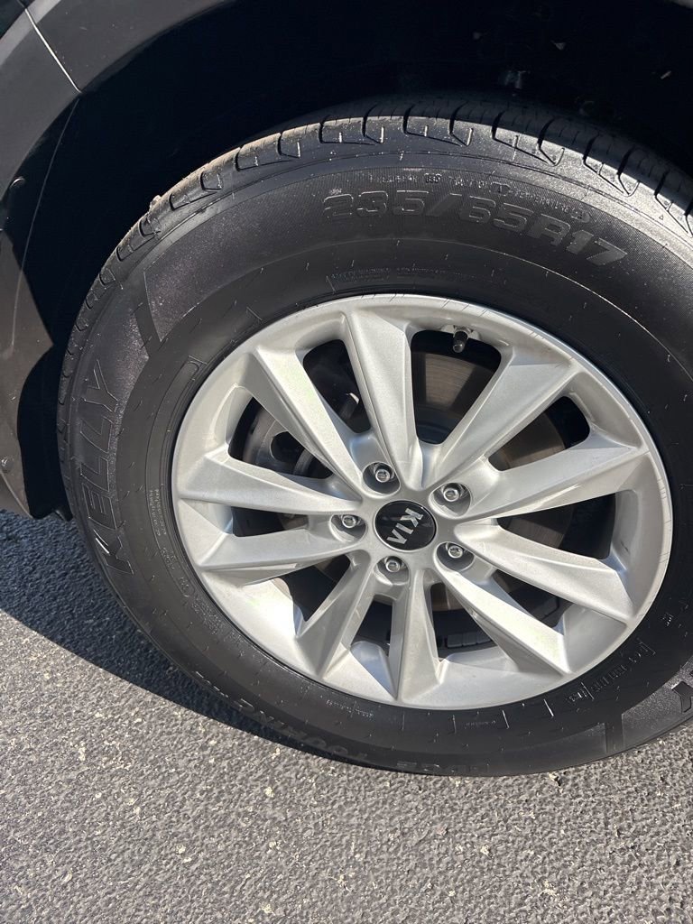 2020 Kia Sorento LX S photo 11