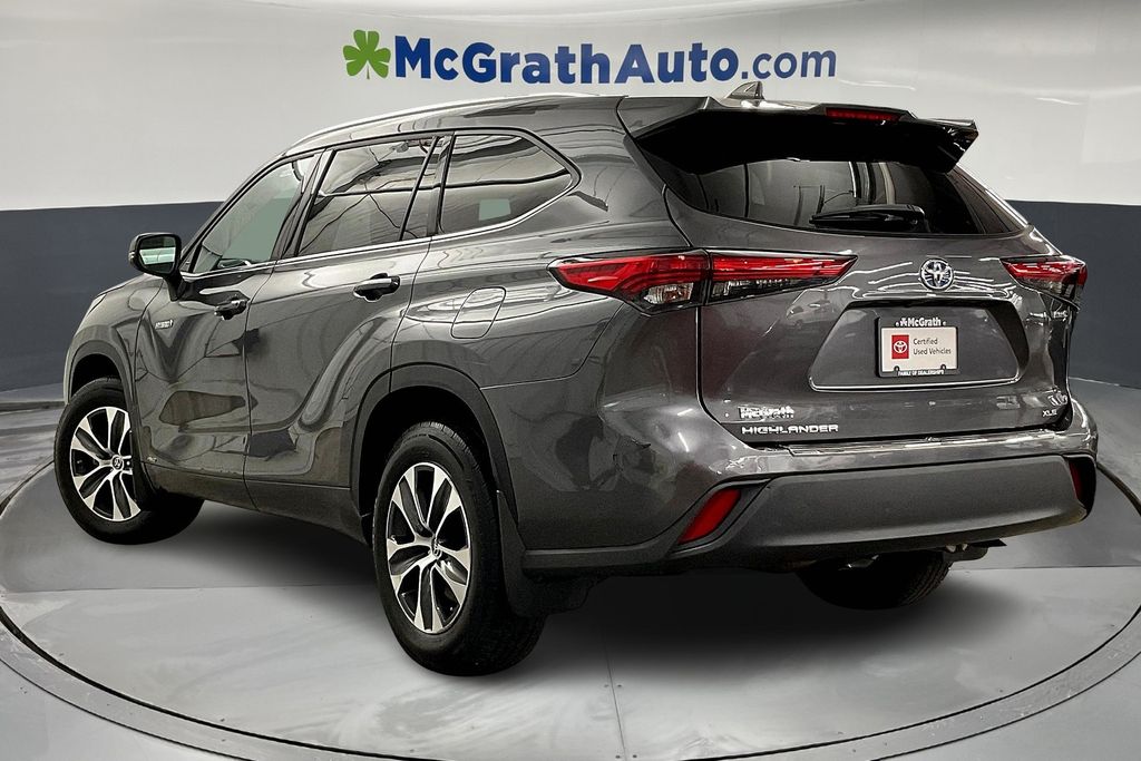 2021 Toyota Highlander Hybrid XLE photo 2