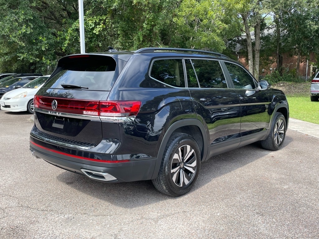 2024 Volkswagen Atlas SE photo 3