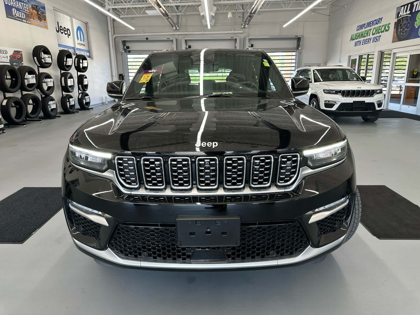 Used 2022 Jeep Grand Cherokee Summit Reserve with VIN 1C4RJHET8N8599969 for sale in Kansas City