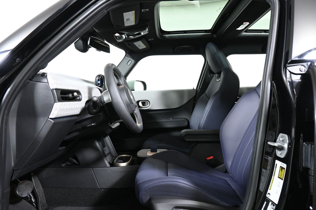 2025 Mini Cooper 4 Door Hardtop Iconic photo 3