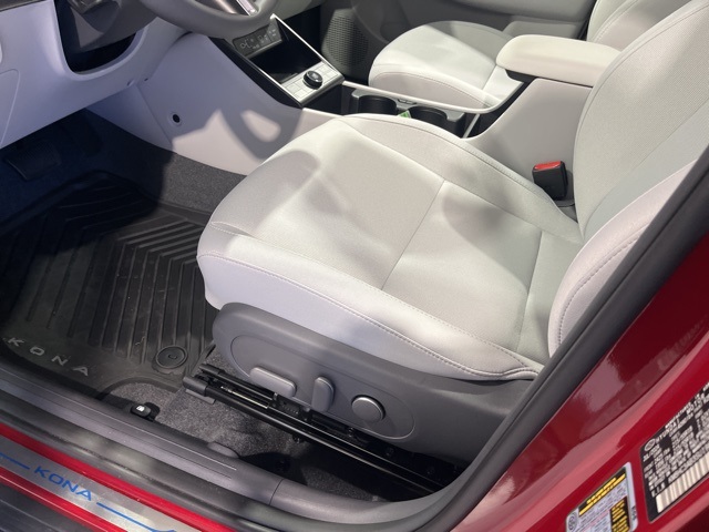 2025 Hyundai Kona SEL photo 5