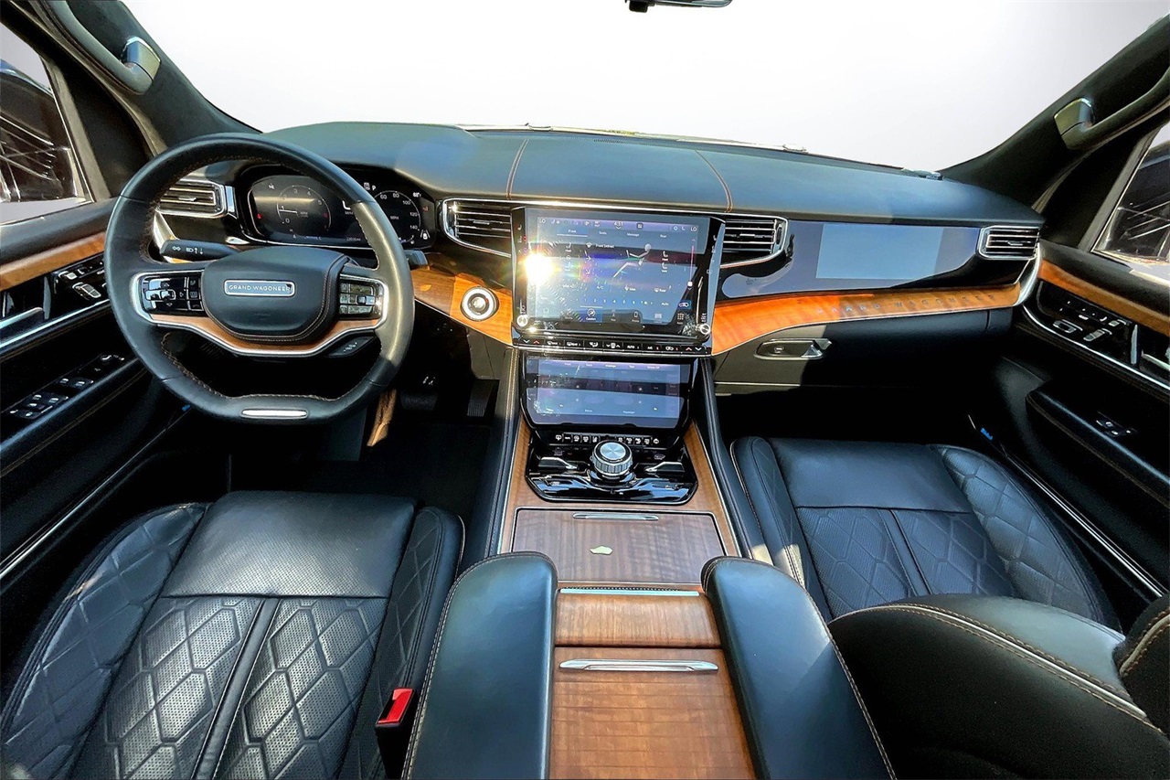 2024 Jeep Grand Wagoneer III photo 13