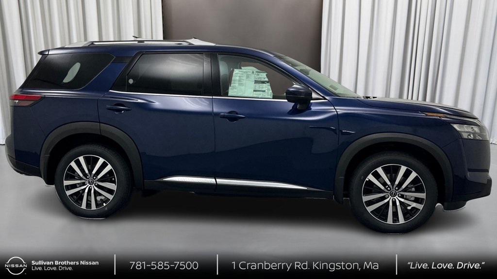 2025 Nissan Pathfinder Platinum photo 4