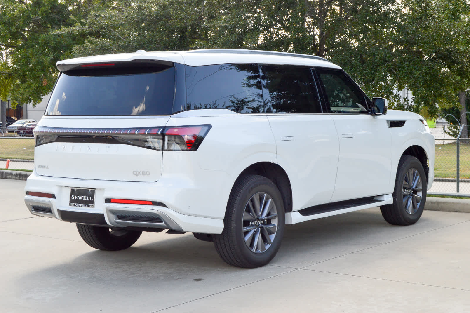 2025 Infiniti QX80 Pure photo 4
