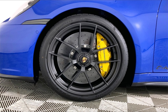 2025 Porsche 911 GTS photo 25