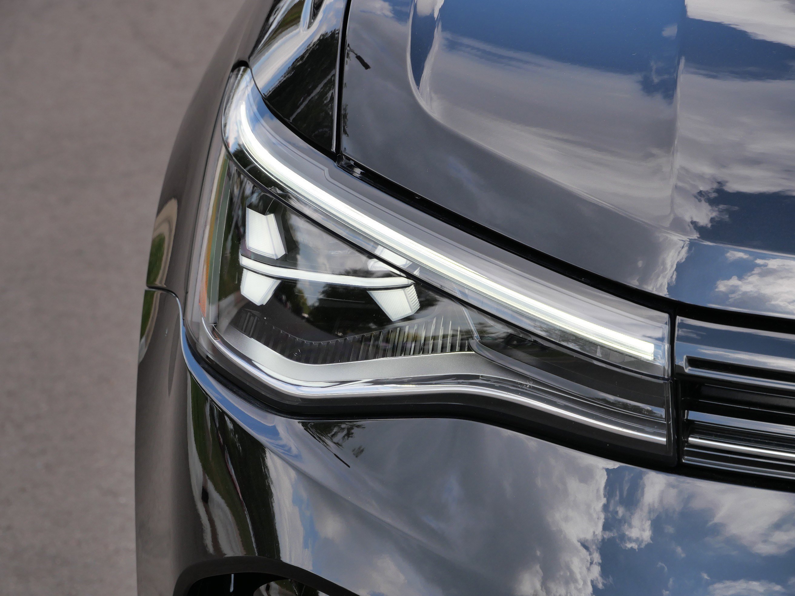 2025 Volkswagen Taos SE photo 16